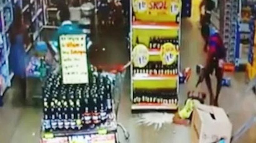 Βίντεο - Σοκ με εν Ψυχρώ Εκτέλεση σε σουπερμάρκετ