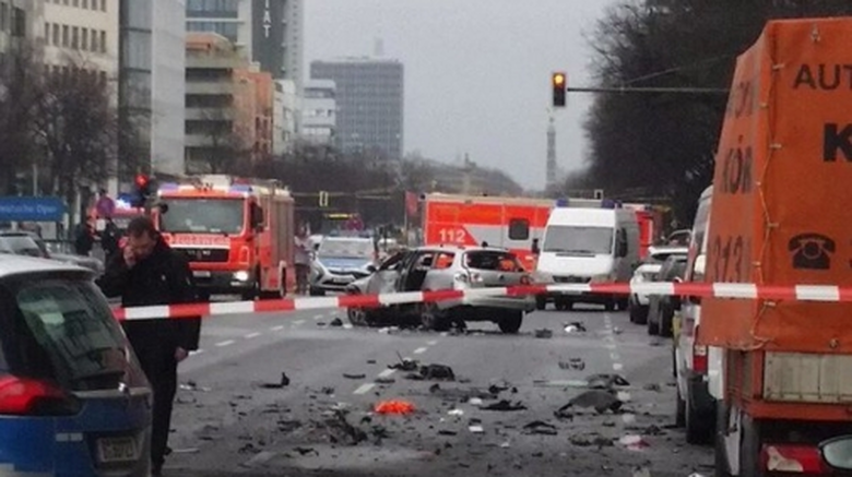 ΈΚΤΑΚΤΟ: Έκρηξη αυτοκινήτου στο Βερολίνο - 1 νεκρός