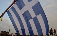Υψώθηκε η τεράστια ελληνική σημαία στη Χίο (βίντεο)