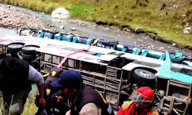 Περού: 23 νεκροί από πτώση λεωφορείου σε ποτάμι