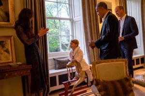Ομπάμα-πρίγκιπας Τζορτζ: Η συνάντηση έκπληξη και η χειραψία