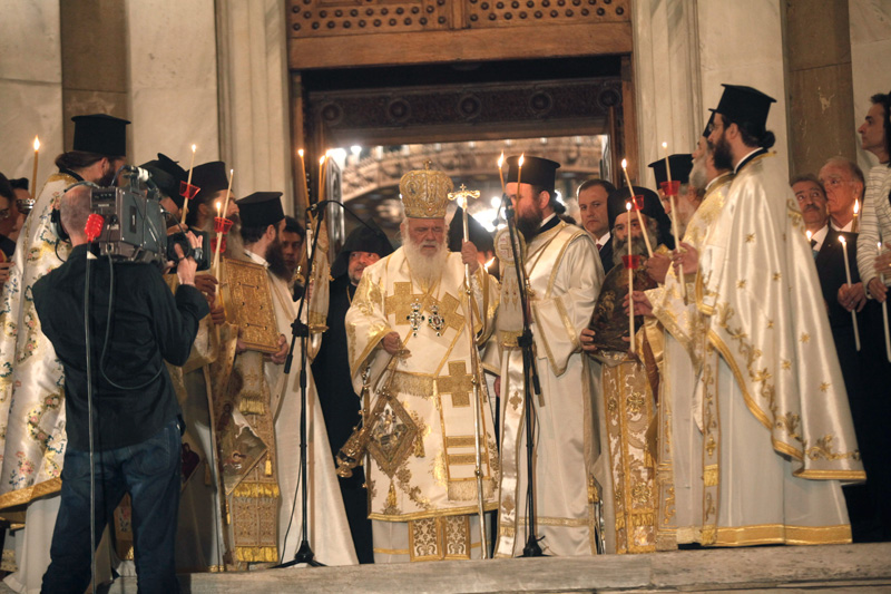 Δείτε πώς γιόρτασαν στην Ελλάδα την Ανάσταση