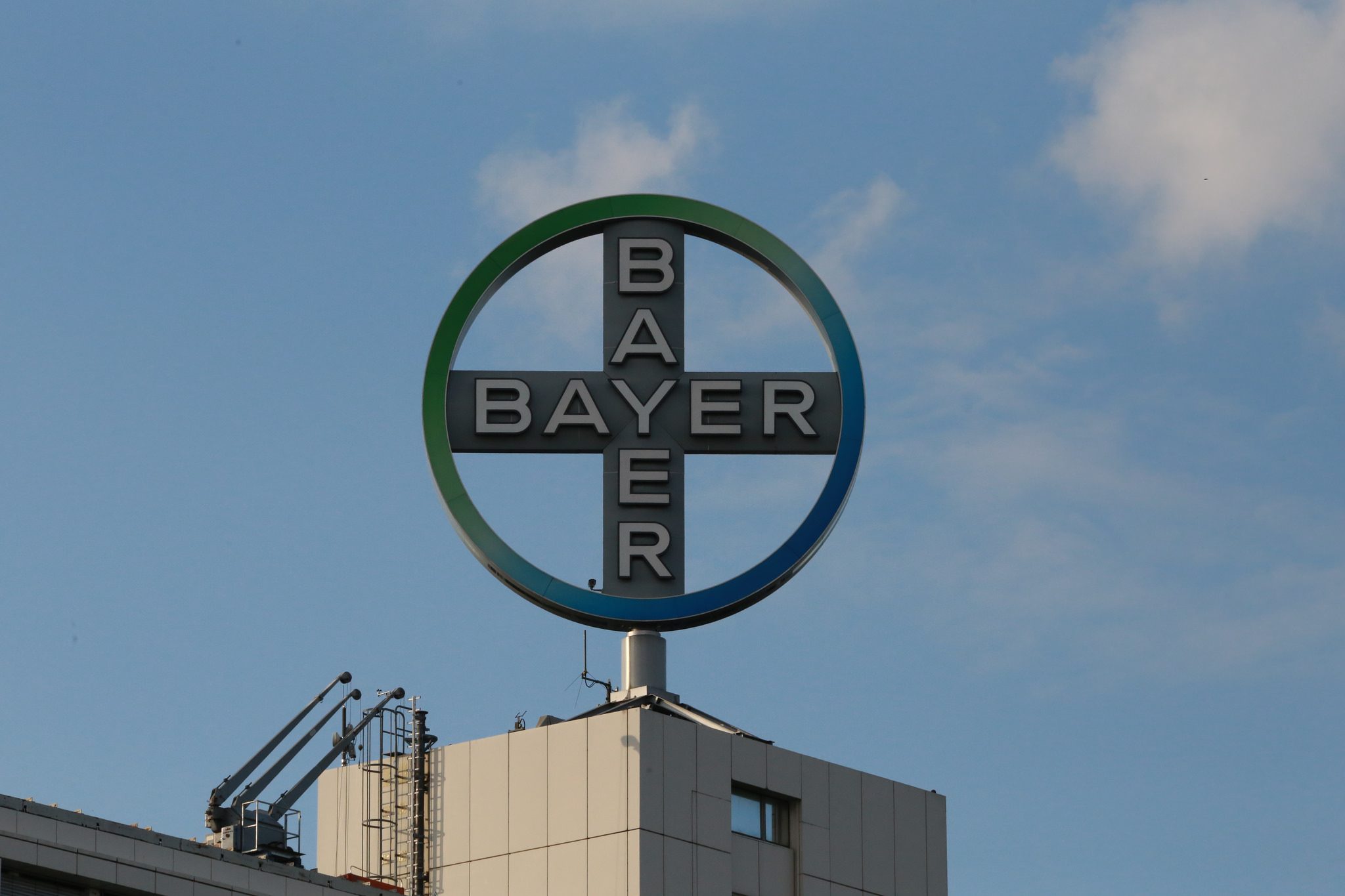 Δεκάδων δισεκατομμυρίων η οικονομική προσφορά της Bayer σε Monsanto