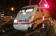 Σφοδρή σύγκρουση γερμανικού τρένου με τουριστικό λεωφορείο στην Ελβετία