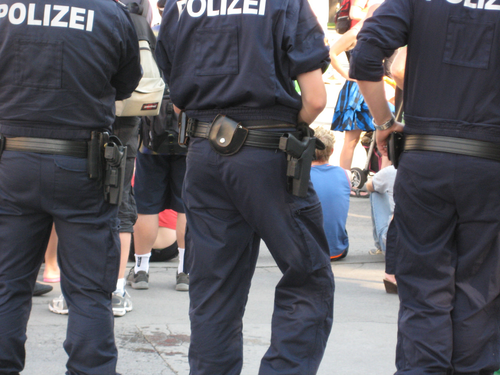 Μόναχο: Πυρά της Αστυνομίας κατά νεαρού, ο οποίος απειλούσε πεζούς με ψαλίδι