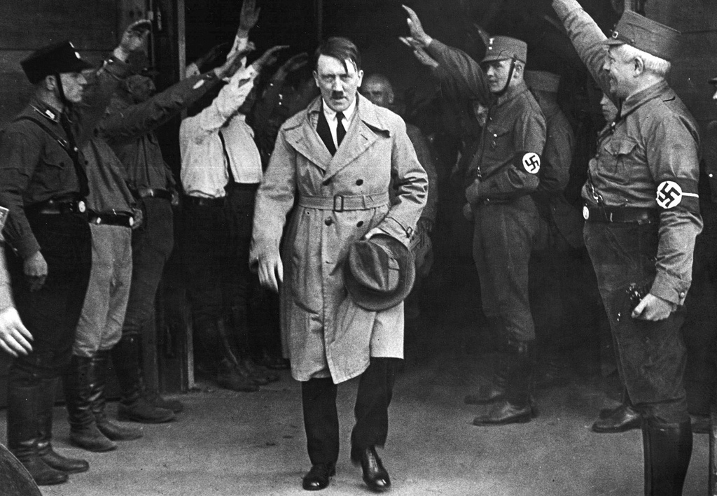 Αδόλφος Χίτλερ: Εγκεφαλικά προκαλεί το αστρονομικό ποσό πώλησης αγάλματός του σε δημοπρασία