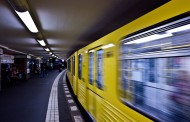 Σοκ στο Βερολίνο: Άνδρας έσπρωξε ηλικιωμένη και την πέταξε στις γραμμές του τρένου