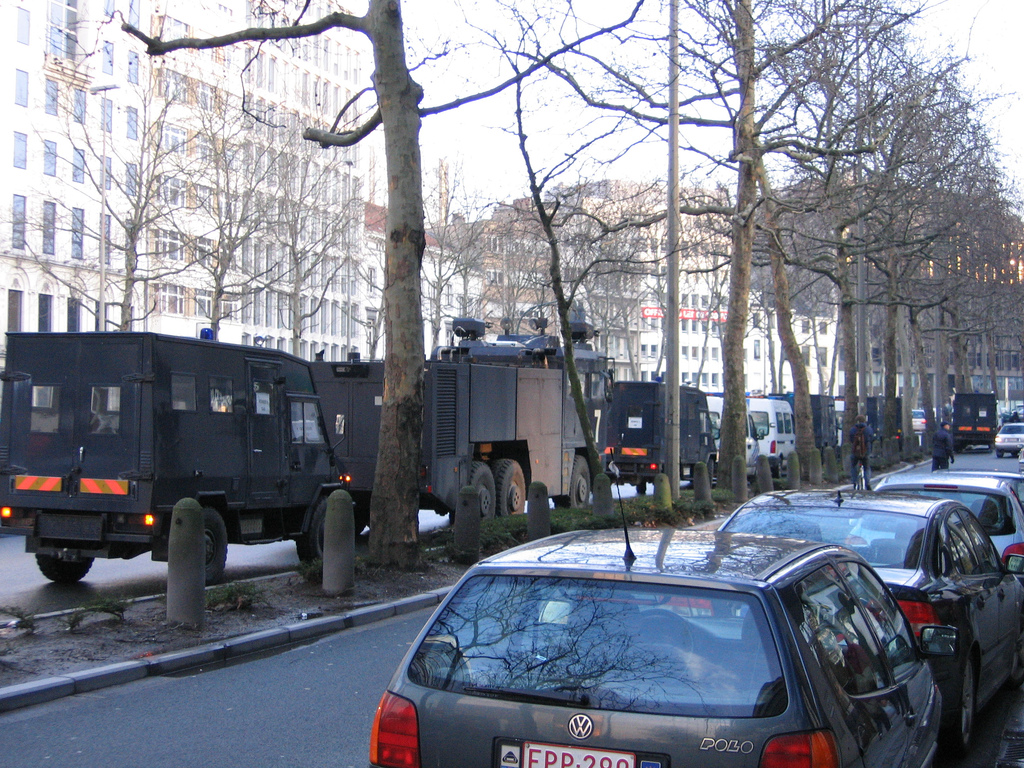 Βρυξέλλες: Συνελήφθη ο ύποπτος που ήταν ζωσμένος με ψεύτικα εκρηκτικά