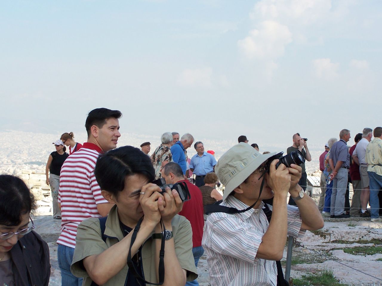 Ελλάδα: Ιδιώτες νοικιάζουν το Ι.Χ. τους σε τουρίστες για να βγάλουν χρήματα
