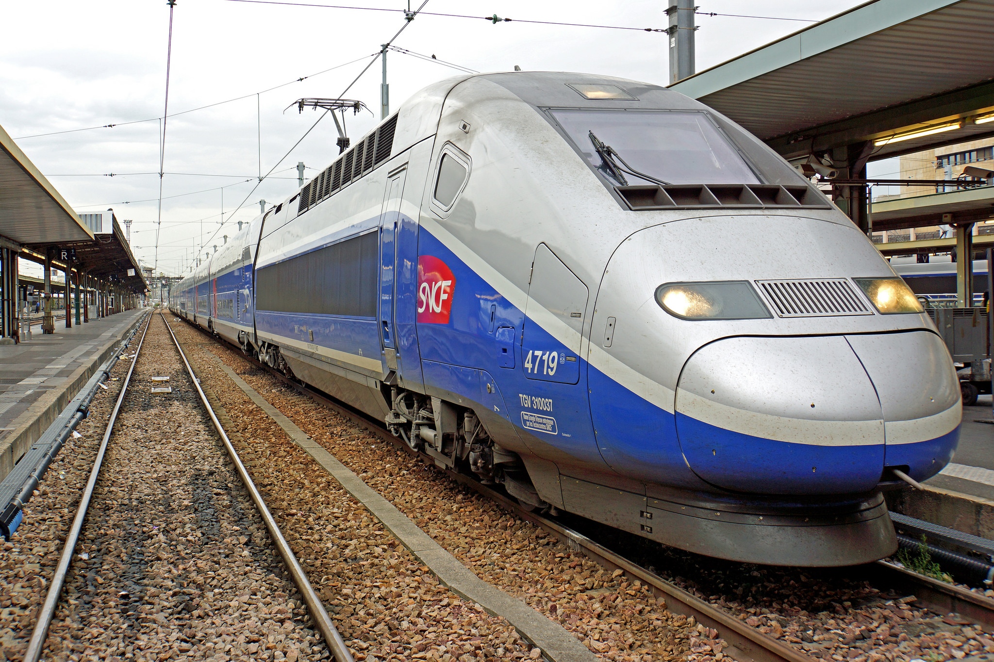 Γαλλία: Έπιασαν ύποπτους τρομοκράτες μέσα σε τρένο