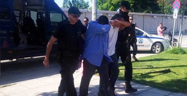 Καταδικάστηκαν για παράνομη είσοδο στην Ελλάδα οι «8» Τούρκοι στρατιωτικοί
