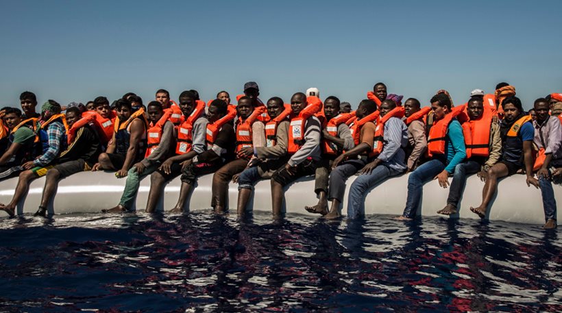 Βρέθηκε βάρκα με μετανάστες και 22 νεκρούς ανοικτά της Λιβύης
