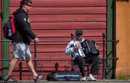 Γερμανία: Αυξήθηκαν οι καταγγελίες κατά επαιτών που παίζουν μουσική στους δρόμους