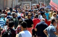 Χαμός στη Χίο: Εκατοντάδες Τούρκοι τουρίστες εγκλωβίστηκαν στο λιμάνι (βίντεο)