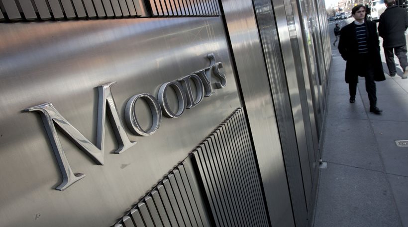 Moody's: Σε ύφεση θα παραμείνει η ελληνική οικονομία έως το τέλος του 2016