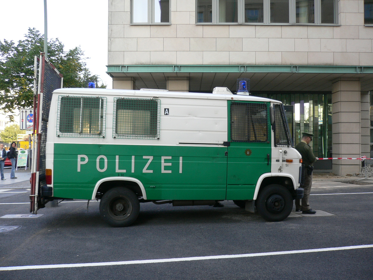 Στουτγάρδη: Δύο νεκροί μετά από έφοδο της Αστυνομίας σε δικηγορικό γραφείο
