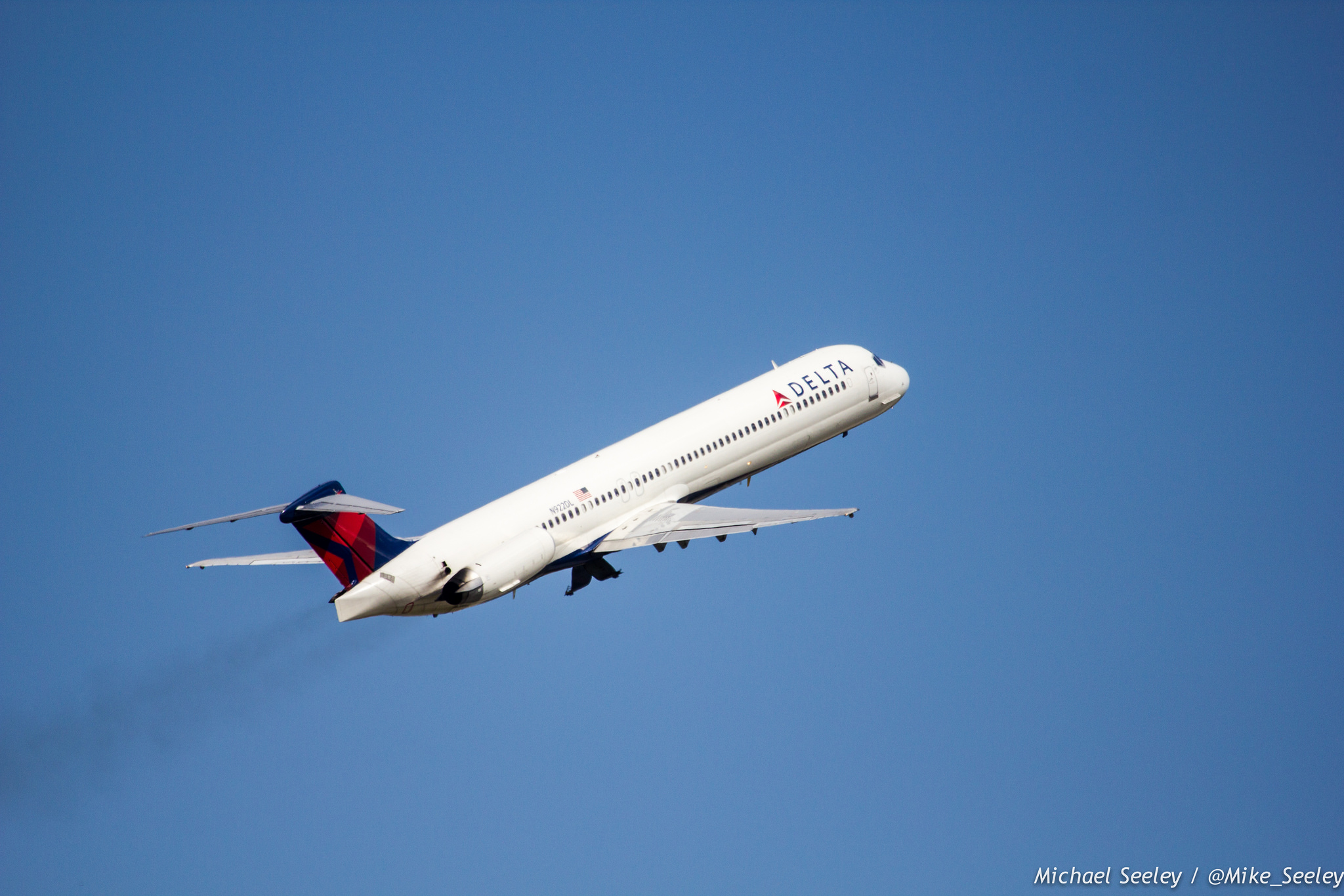 Delta Airlines: Ξαναρχίζουν οι πτήσεις με ακυρώσεις και καθυστερήσεις