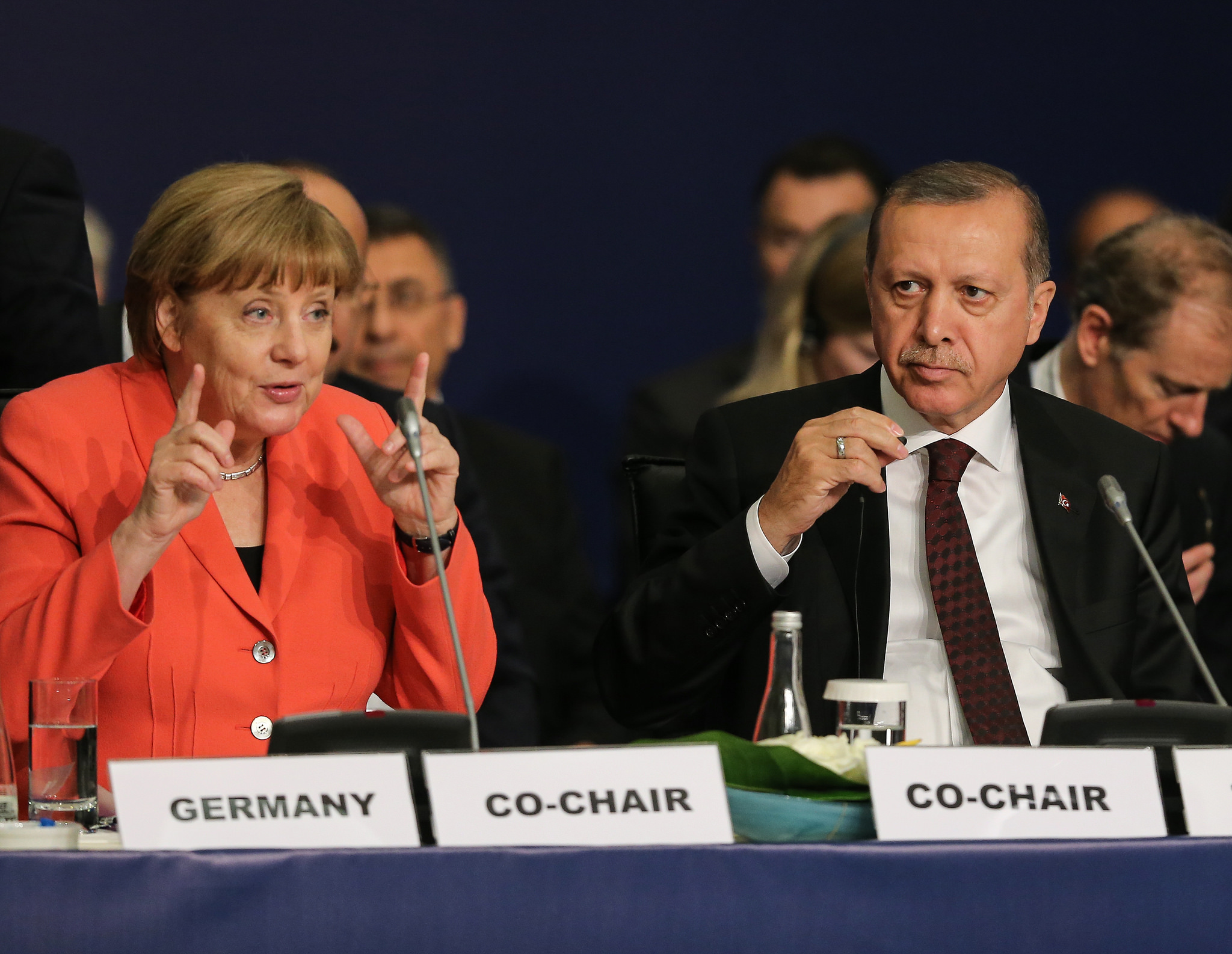 Η Μέρκελ επαινεί την Τουρκία για το προσφυγικό