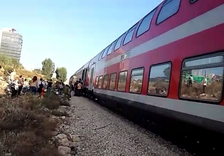 Ελβετία: Άνδρας επιχείρησε να πυρπολήσει βαγόνι τρένου και μαχαίρωσε επιβάτες