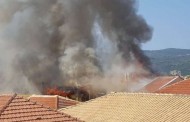 Υπό έλεγχο πλέον η μεγάλη φωτιά στην παλιά πόλη της Λευκάδας
