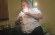 Στη δημοσιότητα το βίντεο με τον πρώην δήμαρχο του Τορόντο να καπνίζει κρακ