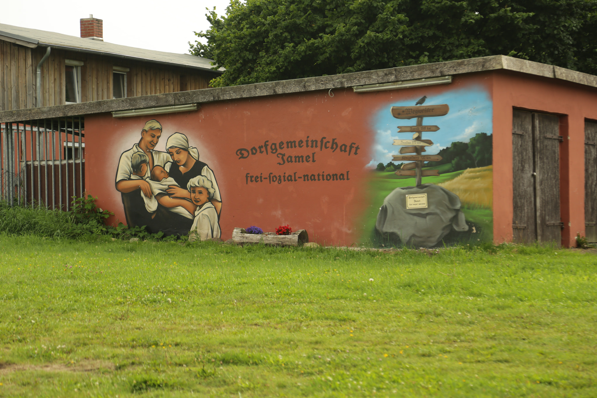 Γιάμελ: Το σημερινό γερμανικό χωριό των νεοναζί