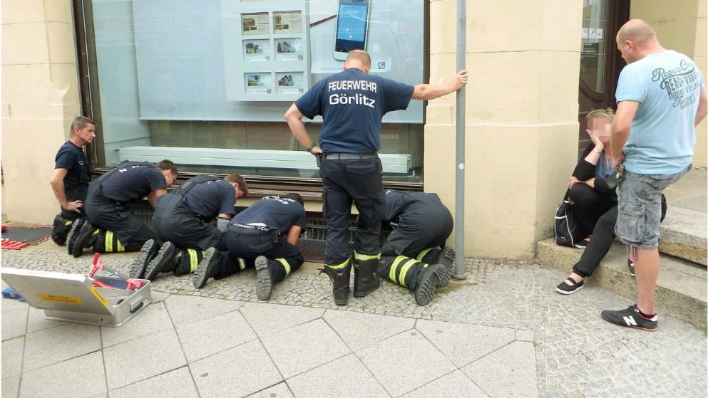 Σαξονία: 6 Πυροσβέστες «έσωσαν» ένα κινητό τηλέφωνο