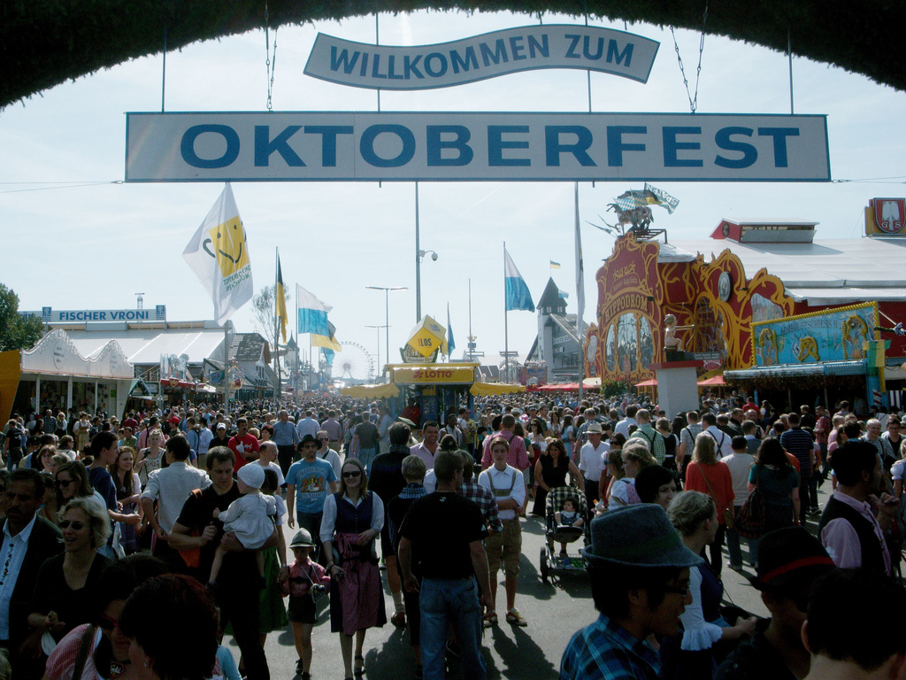 Oktoberfest: Προσωπικό ασφαλείας εργάζεται με πλαστά έγγραφα