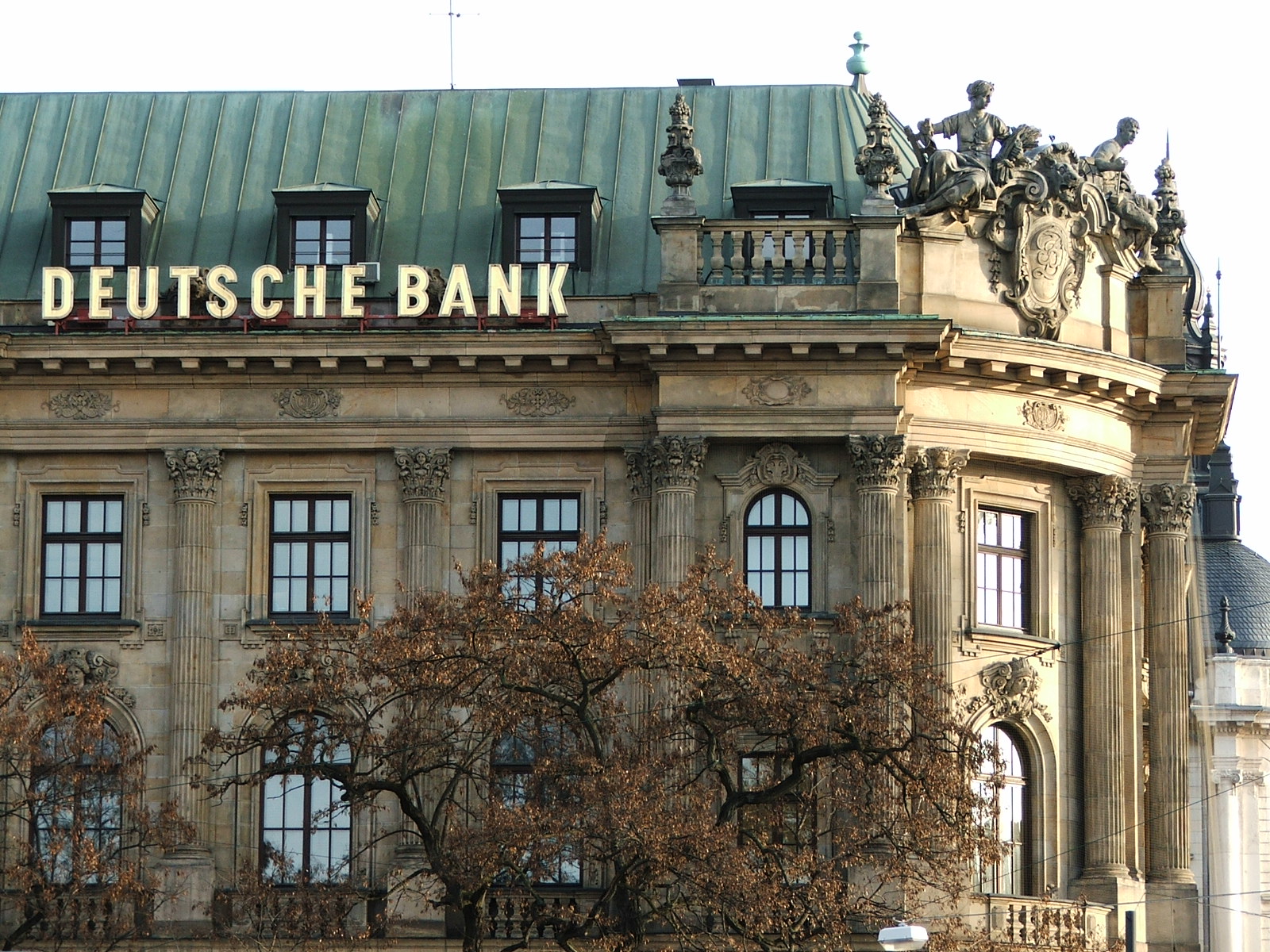 Δεν έχουν τέλος τα προβλήματα της Deutsche Bank