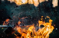 Εφιαλτική νύχτα στη Λέσβο: Πρόσφυγες έκαψαν το 60% του hot spot Μόριας