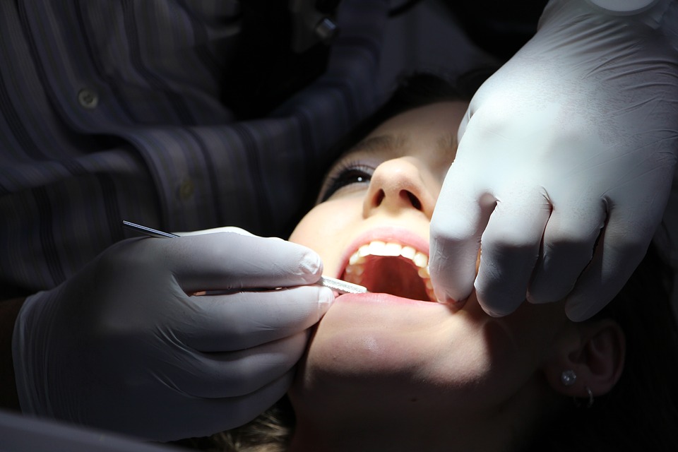 Πως οι Γερμανοί Οδοντίατροι χρησιμοποιούν την ύπνωση κατά την επιδιόρθωση δοντιών