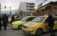 Φρανκφούρτη: Οδηγός ταξί δεν αφήνει επιβάτιδα να κατέβει