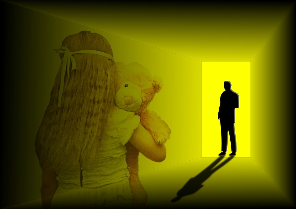 Είδηση ΣΟΚ: Πατέρας έταζε στην 11χρονη κόρη του κινητό για να τη βιάζει