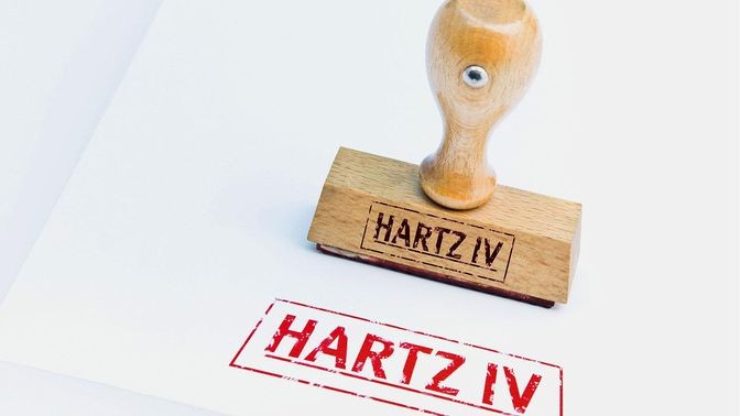 Γερμανία: Χιλιάδες Αποδέκτες του Hartz-IV Απειλούνται με Πρόστιμα