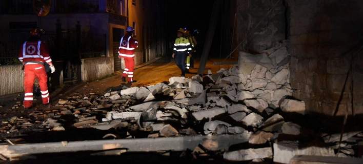 Εικόνες καταστροφής στην Ιταλία: Ενας νεκρός και 10 τραυματίες από τους σεισμούς