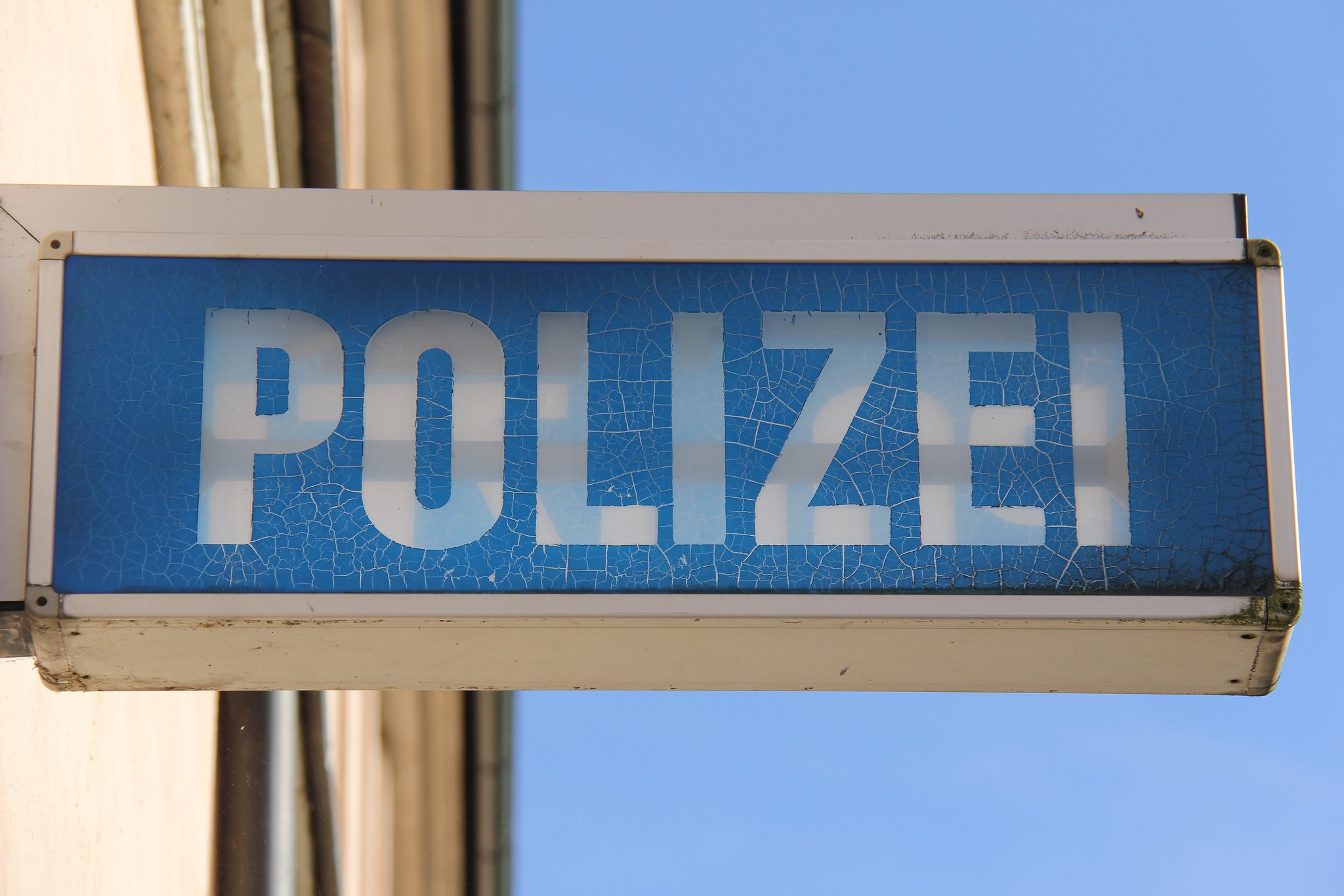 Γερμανία: Ύποπτη οπαδός ISIS επιτίθεται σε αστυνομικούς φωνάζοντας 