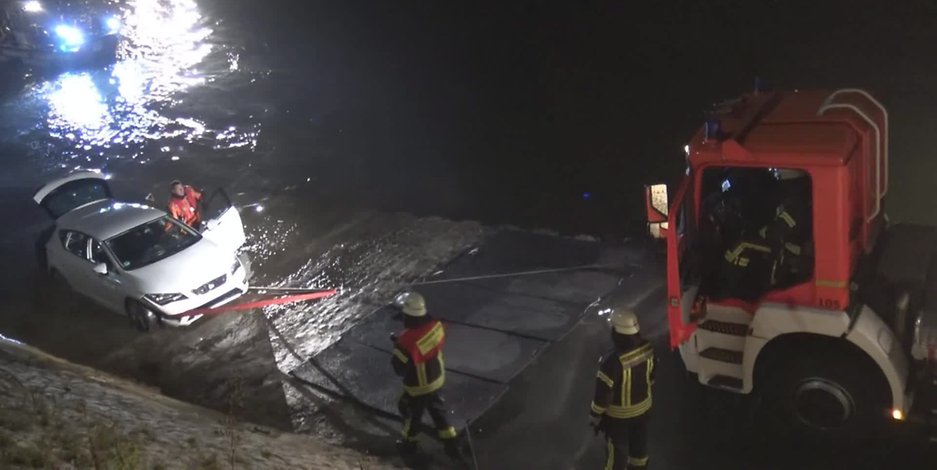 Bonn: 3 Μεθυσμένοι Άντρες έπεσαν με το αυτοκίνητο στο Ρήνο
