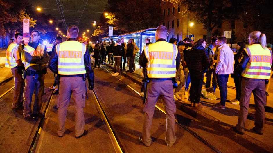 München: Διοργάνωσε πάρτυ μέσω εφαρμογής και κινητοποίησε 100 Αστυνομικούς!