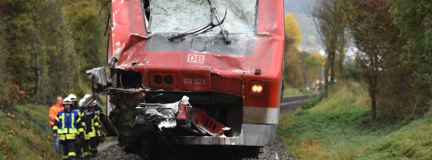 Baden-Württemberg: Τρένο συγκρούστηκε με φορτηγό – Ένας Νεκρός, αρκετοί Τραυματίες