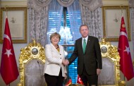 Όλοι στη Γερμανία είναι έξαλλοι με τη Μέρκελ για την ανοχή της στον Ερντογάν