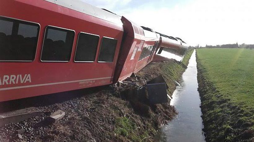 Εκτροχιάστηκε τρένο που συγκρούστηκε με φορτηγό στην Ολλανδία - Αρκετοί οι τραυματίες