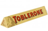 Η σοκολάτα Toblerone αλλάζει σχήμα και οι θαυμαστές της αγανακτούν