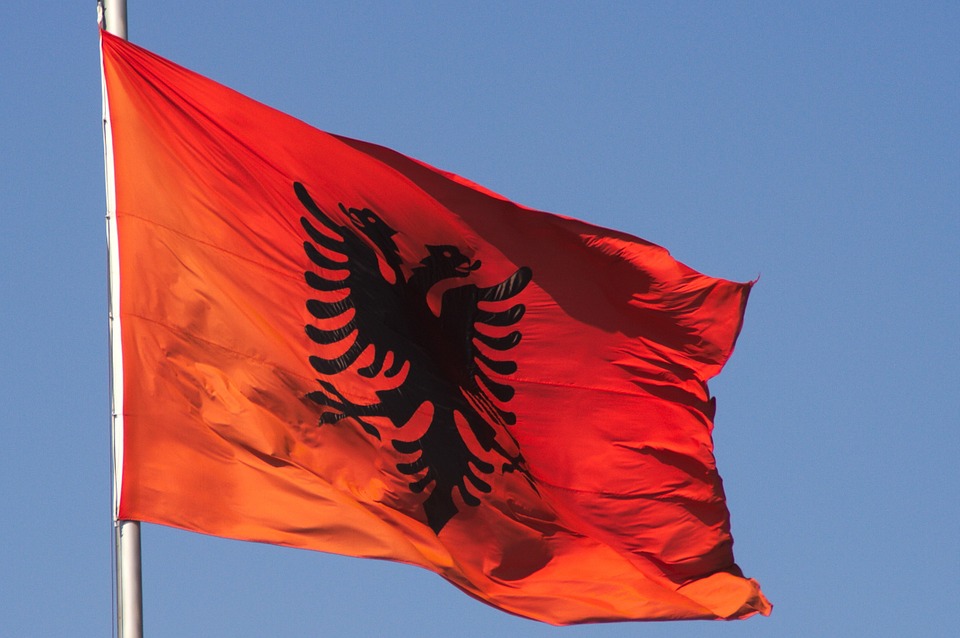 Οι Αλβανοί γκρεμίζουν τα σπίτια Ελλήνων και λένε ότι δεν κάνουν διακρίσεις!