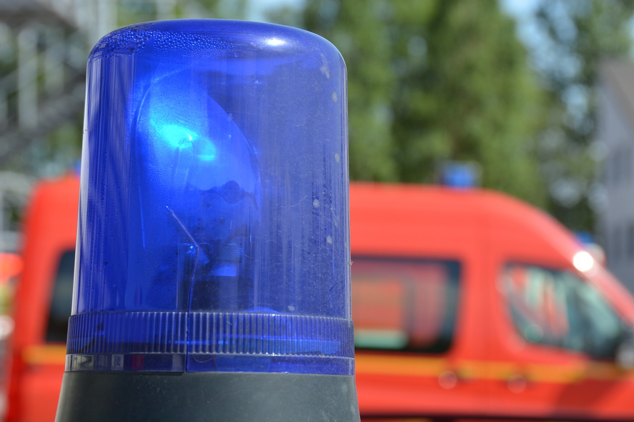 NRW: Τρομερό ατύχημα – Ασθενοφόρο χτύπησε και τραυμάτισε θανάσιμα 54χρονο άνδρα