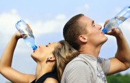 Τι θα συμβεί στο σώμα σας αν πίνετε μόνο νερό για ένα μήνα!