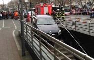 Köln: Οδηγός κατέβηκε τη σκάλα για την υπόγεια διάβαση του μετρό με το αυτοκίνητό του