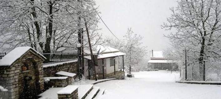 Στα λευκά η Βόρεια Ελλάδα -Δείτε φωτογραφίες και βίντεο από όλες τις γωνιές της χώρας όπου χιονίζει
