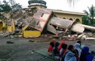 Ινδονησία: Τουλάχιστον 92 νεκροί - ανάμεσα τους και επτά παιδιά - από σεισμό 6,5 Ρίχτερ
