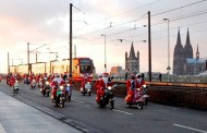 Köln: Αη Βασίληδες παρελάζουν με τις Vespa τους στην πόλη για καλό σκοπό!