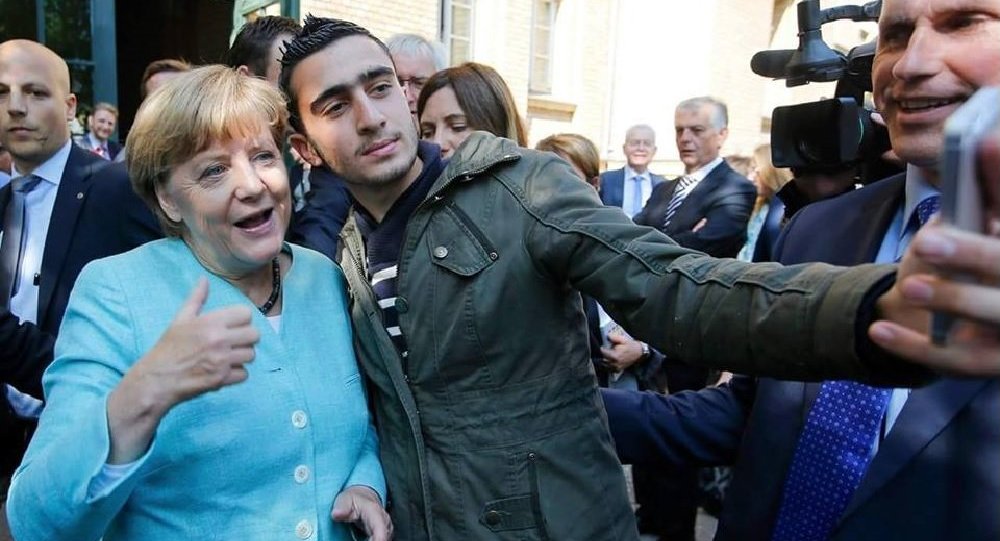 O πιο γνωστός σύριος πρόσφυγας που έβγαλε selfie με τη Μέρκελ, κάνει μήνυση στο Facebook